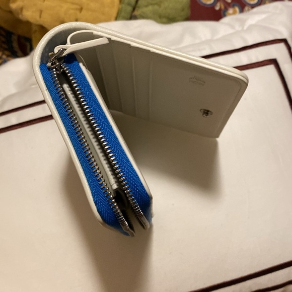 Authentic MCM small zip wallet - Picture 6 of 7